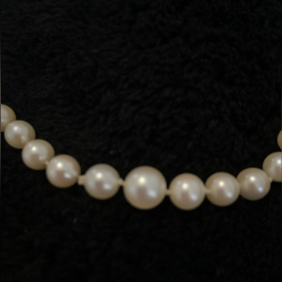 Grandma’s tapered pearls - Picture 2 of 4